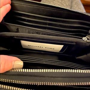 Michael Kor Double zipper Large Wristlet